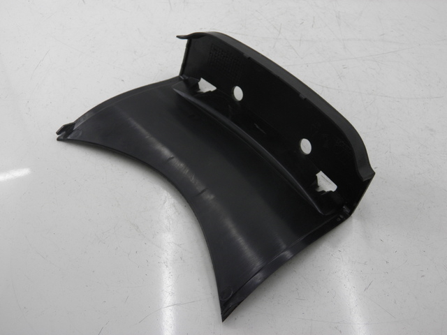 photo de JUNÇÃO DO CARENAGEM TRASEIRO SUPERIOR PIAGGIO XEVO - X EVO 125 (2010 - 2015) - Detalhe da peça
