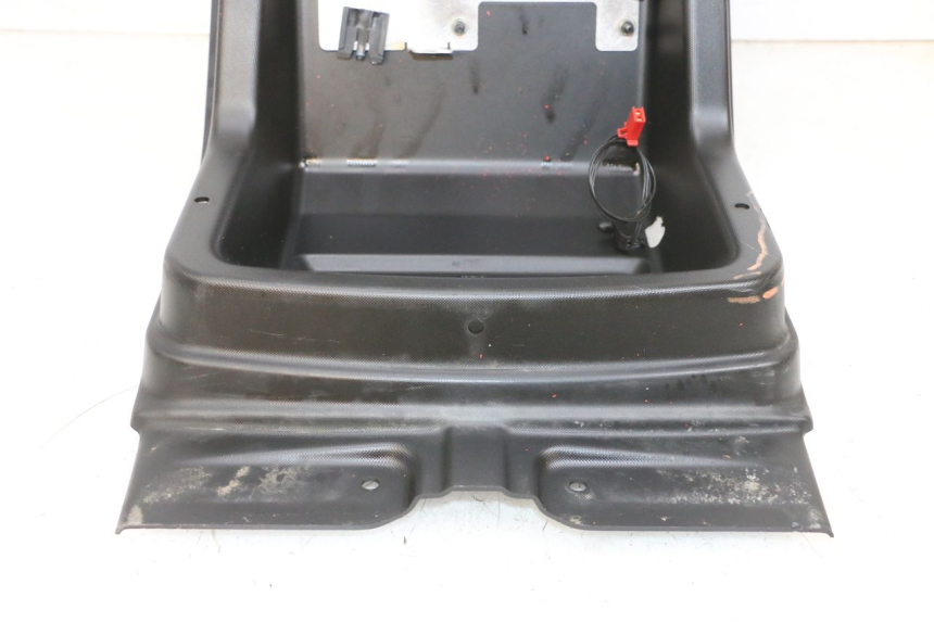 photo de JUNÇÃO DO CARENAGEM TRASEIRO SUPERIOR LIGIER PULSE 3 1 (2014 - 2020) - Estado da superfície