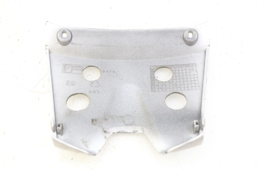 photo de JUNÇÃO DO CARENAGEM TRASEIRO SUPERIOR GILERA RUNNER SP 50 (2009 - 2017) - Detalhe da peça