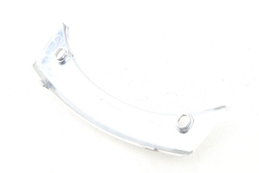photo de JUNÇÃO DO CARENAGEM TRASEIRO SUPERIOR PEUGEOT SATELIS 125 (2006 - 2009) - Detalhe da peça