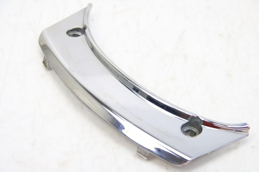 photo de JUNÇÃO DO CARENAGEM TRASEIRO SUPERIOR PEUGEOT SATELIS 125 (2006 - 2009) - Detalhe da peça