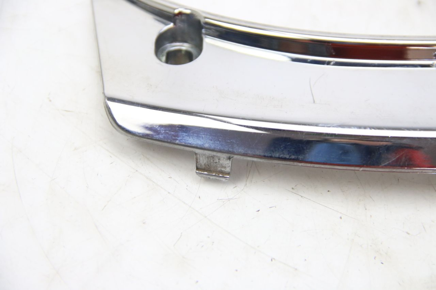 photo de JUNÇÃO DO CARENAGEM TRASEIRO SUPERIOR PEUGEOT SATELIS 125 (2006 - 2009) - Outro ângulo de visão