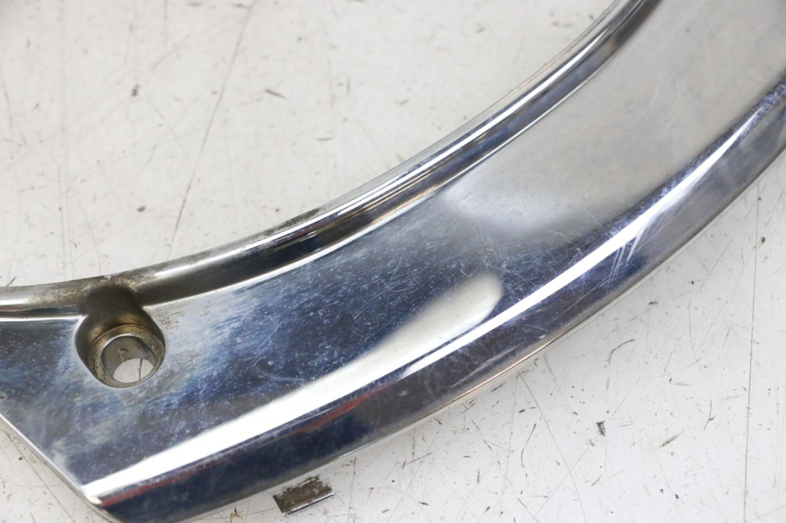 photo de JUNÇÃO DO CARENAGEM TRASEIRO SUPERIOR PEUGEOT SATELIS 125 (2013 - 2018) - Detalhe da peça