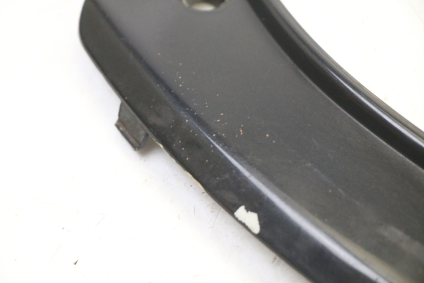 photo de JUNÇÃO DO CARENAGEM TRASEIRO SUPERIOR PEUGEOT SATELIS 125 (2013 - 2018) - Zoom do estado de desgaste