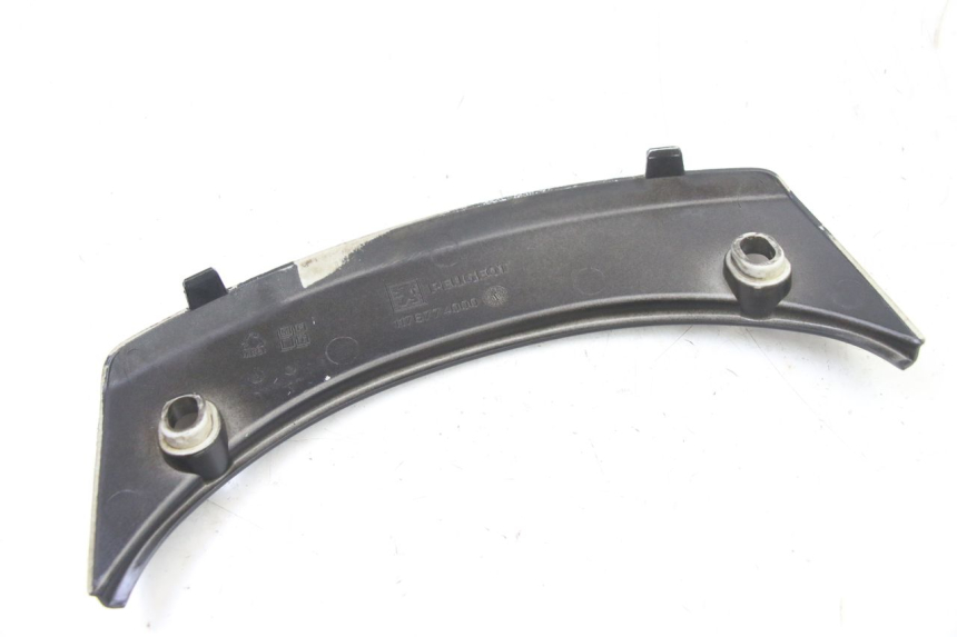 photo de JUNÇÃO DO CARENAGEM TRASEIRO SUPERIOR PEUGEOT SATELIS 125 (2013 - 2018) - Pontos de fixação