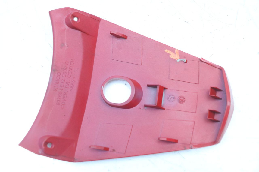 photo de JUNÇÃO DO CARENAGEM TRASEIRO SUPERIOR KYMCO SUPER 8 4T 50 (2021 - 2024) - Outro ângulo de visão