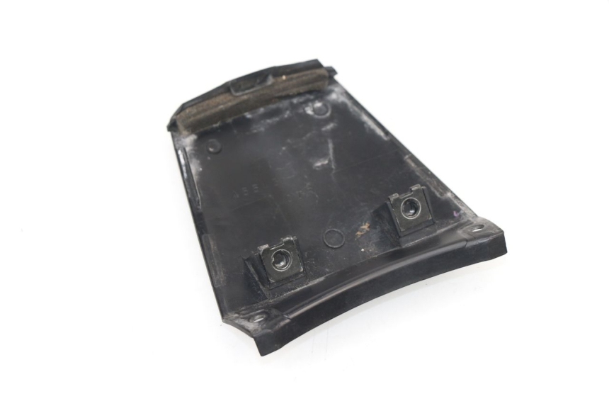 photo de JUNÇÃO DO CARENAGEM TRASEIRO SUPERIOR SUZUKI SV S 650 (2003 - 2009) - Detalhe da peça