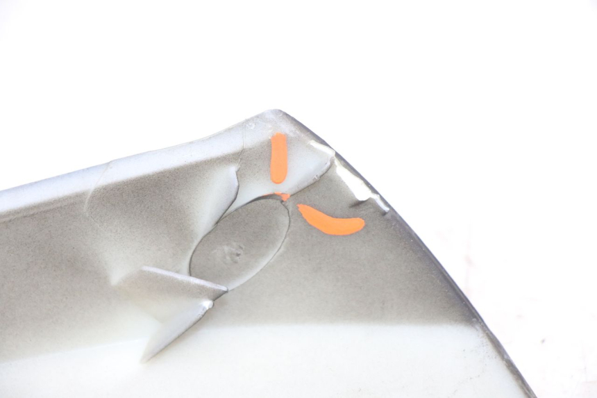 photo de JUNÇÃO DO CARENAGEM TRASEIRO SUPERIOR APRILIA SXR 50 (2021 - 2023) - Ampliação técnica