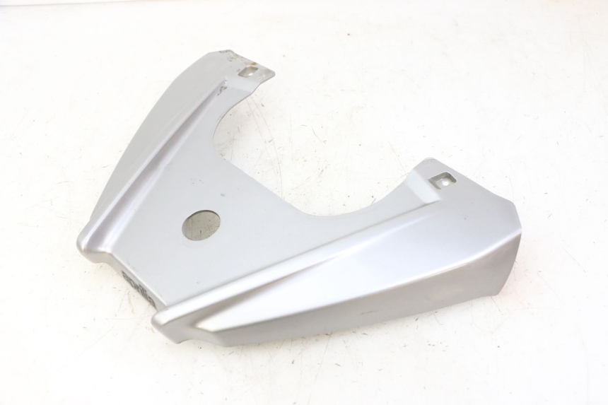 photo de JUNÇÃO DO CARENAGEM TRASEIRO SUPERIOR APRILIA SXR 50 (2021 - 2023) - Ampliação técnica