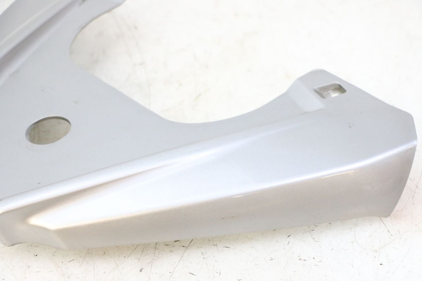 photo de JUNÇÃO DO CARENAGEM TRASEIRO SUPERIOR APRILIA SXR 50 (2021 - 2023) - Vista geral