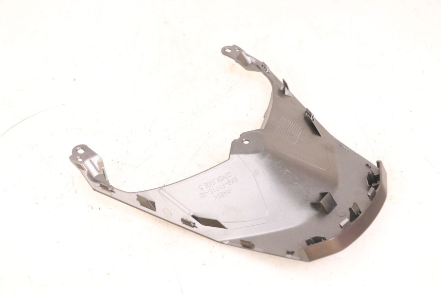 photo de JUNÇÃO DO CARENAGEM TRASEIRO SUPERIOR YAMAHA TRICITY 300 (2020 - 2024) - Peça verificada