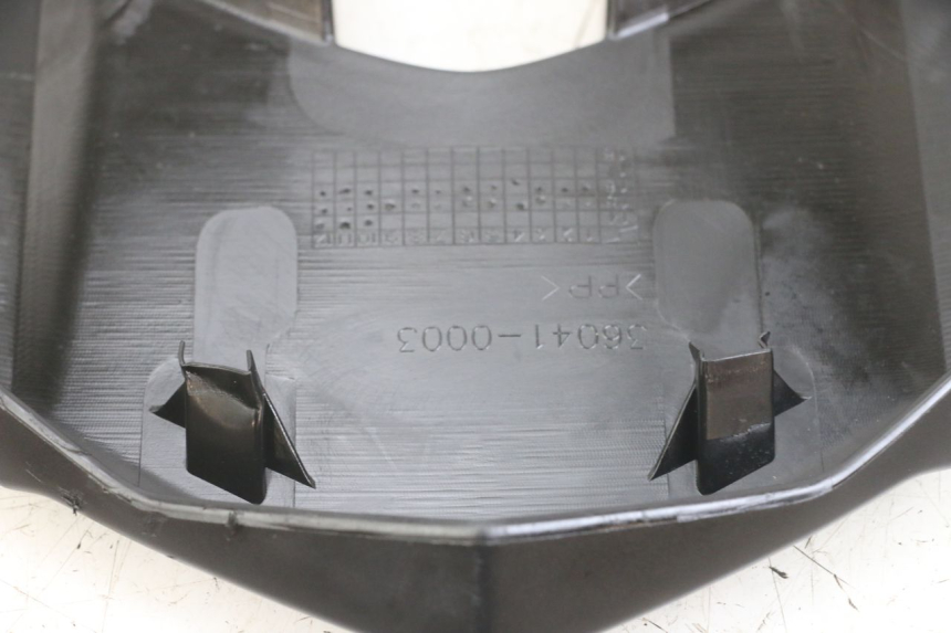 photo de JUNÇÃO DO CARENAGEM TRASEIRO SUPERIOR KAWASAKI VERSYS ABS 650 (2015 - 2018) - Detalhe da peça