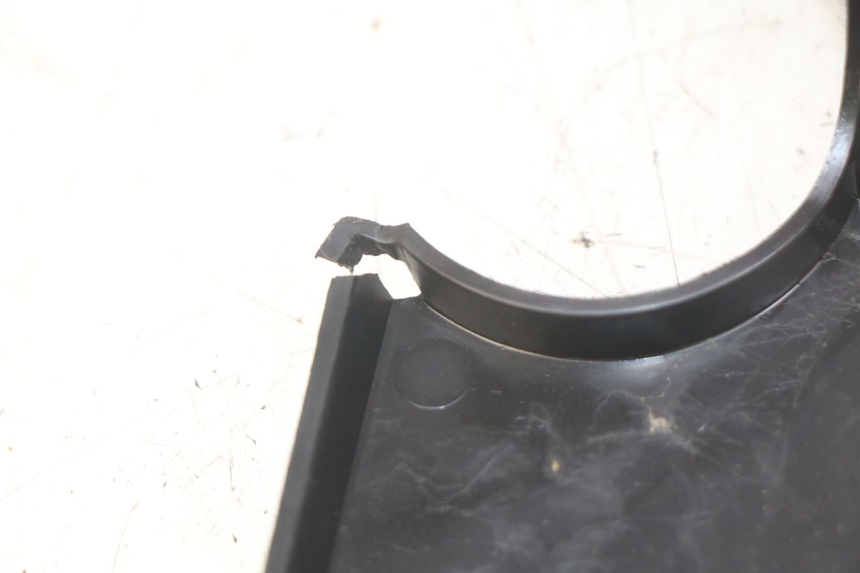 photo de JUNÇÃO DO CARENAGEM TRASEIRO SUPERIOR HONDA VISION NSC R 50 (2013 - 2015) - Detalhe da peça