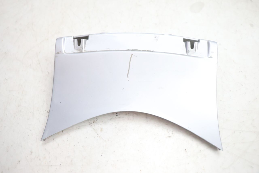 photo de JUNÇÃO DO CARENAGEM TRASEIRO SUPERIOR PIAGGIO X8 STREET 125 (2006 - 2007) - Detalhe da peça