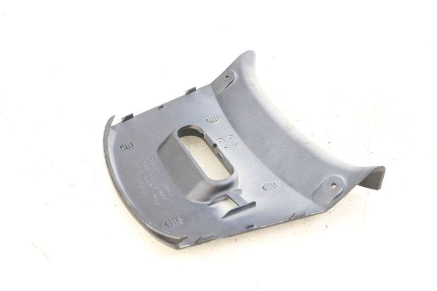 photo de JUNÇÃO DO CARENAGEM TRASEIRO SUPERIOR KYMCO XCITING 250 (2006 - 2009) - Detalhe da peça