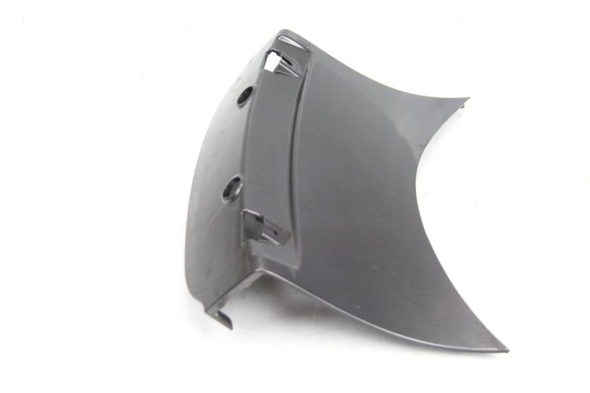photo de JUNÇÃO DO CARENAGEM TRASEIRO SUPERIOR PIAGGIO XEVO - X EVO 125 (2007 - 2017) - Detalhe da peça