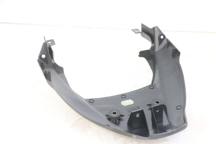 photo de JUNÇÃO DO CARENAGEM TRASEIRO SUPERIOR HONDA XLV VARADERO 125 (2000 - 2006) - Detalhe da peça