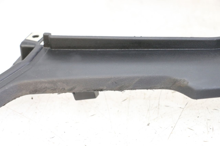 photo de JUNÇÃO DO CARENAGEM TRASEIRO SUPERIOR YAMAHA TRACER 7 700 (2020 - 2024) - Estado da superfície