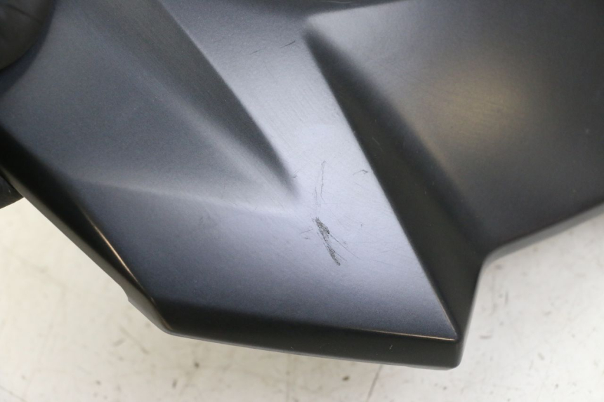 photo de JUNÇÃO DO CARENAGEM TRASEIRO SUPERIOR YAMAHA YP T-MAX TMAX 530 (2017 - 2020) - Detalhe da peça