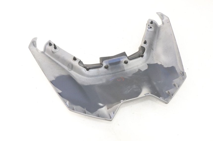 photo de JUNÇÃO DO CARENAGEM TRASEIRO SUPERIOR YAMAHA YP T-MAX TMAX 530 (2017 - 2020) - Detalhe da peça