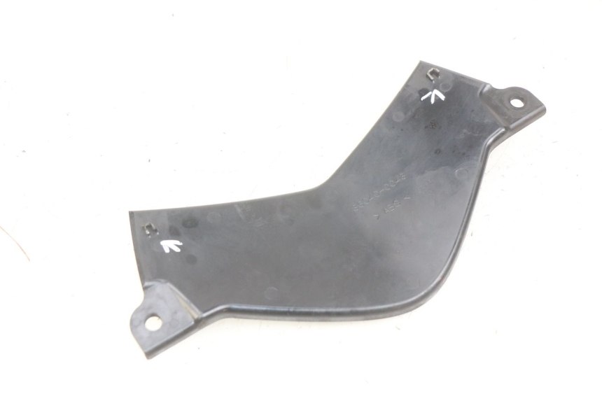 photo de JUNÇÃO DO CARENAGEM TRASEIRO SUPERIOR KAWASAKI Z 750 (2007 - 2013) - Zoom do estado de desgaste