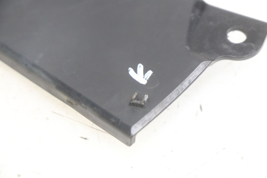 photo de JUNÇÃO DO CARENAGEM TRASEIRO SUPERIOR KAWASAKI Z 750 (2007 - 2013) - Outro ângulo de visão