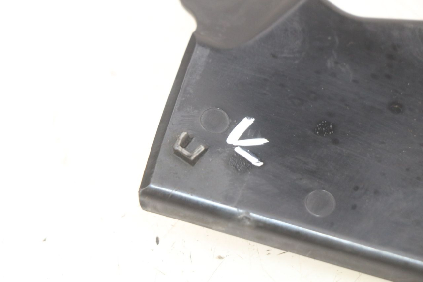 photo de JUNÇÃO DO CARENAGEM TRASEIRO SUPERIOR KAWASAKI Z 750 (2007 - 2013) - Ampliação técnica