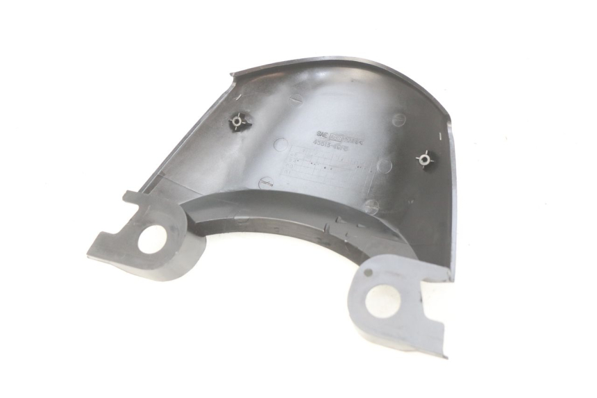 photo de JUNÇÃO DO CARENAGEM TRASEIRO SUZUKI SV N 650 (1999 - 2002) - Detalhe da peça