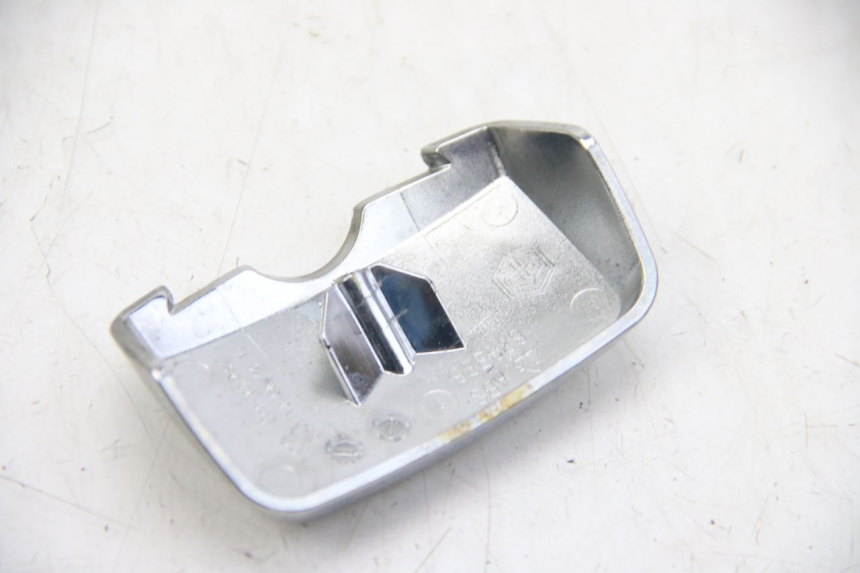 photo de JUNÇÃO DO CARENAGEM TRASEIRO PIAGGIO VESPA GTS SUPER IE 125 (2009 - 2016) - Zoom do estado de desgaste