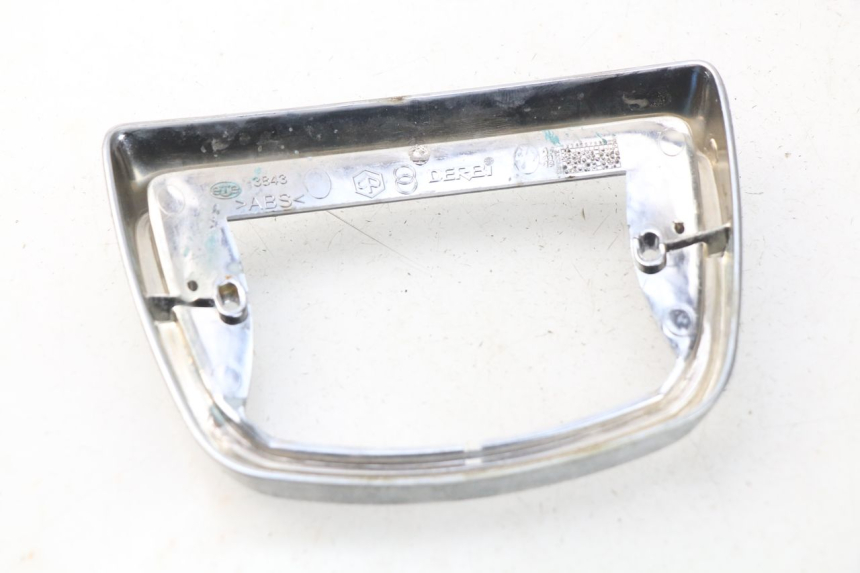 photo de JUNÇÃO DO CARENAGEM TRASEIRO PIAGGIO VESPA LX IE 125 (2010 - 2012) - Detalhe da peça