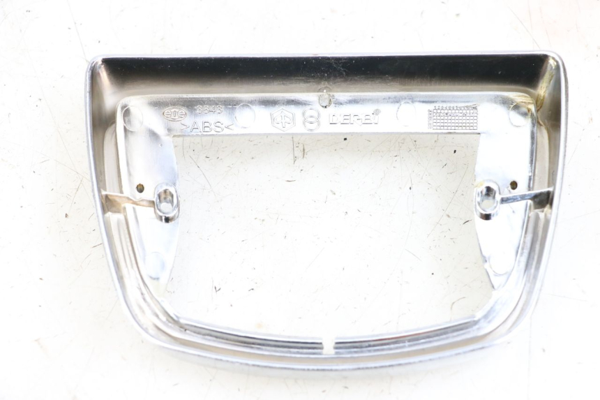 photo de JUNÇÃO DO CARENAGEM TRASEIRO PIAGGIO VESPA LX 125 (2005 - 2010) - Zoom do estado de desgaste