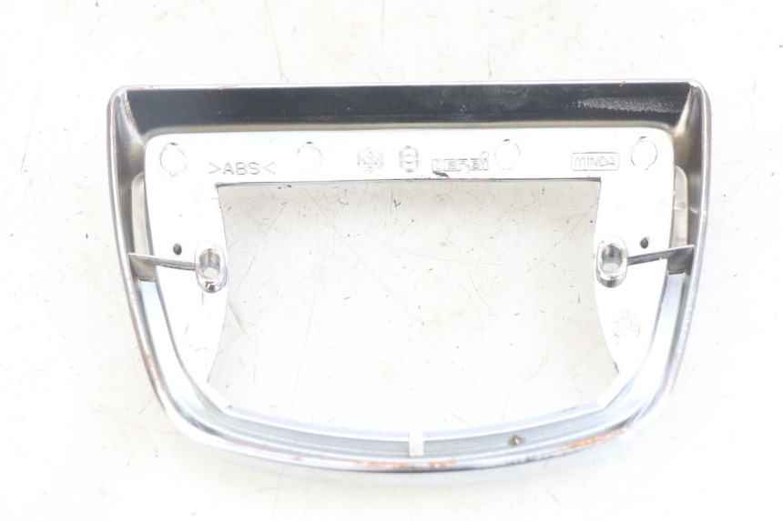 photo de JUNÇÃO DO CARENAGEM TRASEIRO PIAGGIO VESPA S 2T 50 (2007 - 2014) - Detalhe da peça