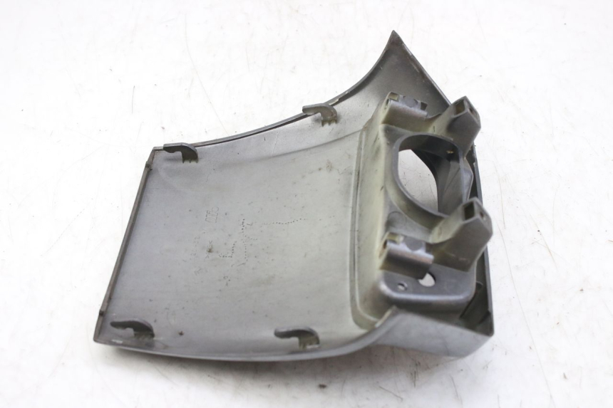 photo de JUNÇÃO DO CARENAGEM TRASEIRO PIAGGIO X9 EVOLUTION 250 (2003 - 2007) - Detalhe da peça