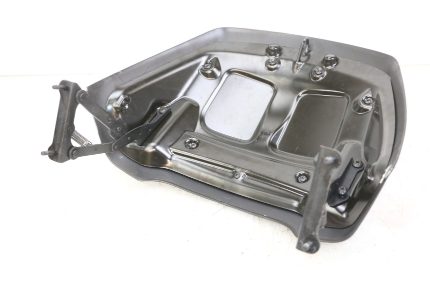 photo de JUNÇÃO DO CARENAGEM TRASEIRO PIAGGIO XEVO - X EVO 125 (2007 - 2017) - Ampliação técnica