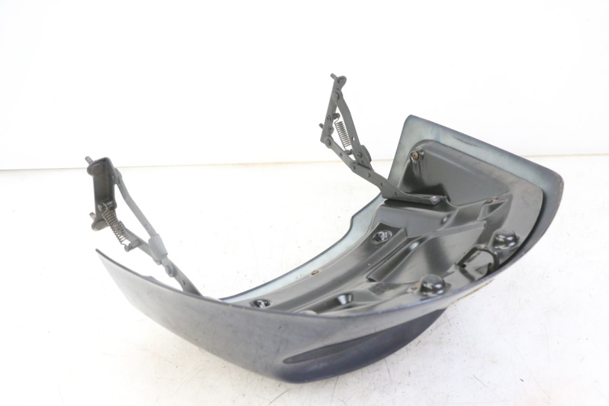 photo de JUNÇÃO DO CARENAGEM TRASEIRO PIAGGIO XEVO - X EVO 125 (2007 - 2017) - Outro ângulo de visão