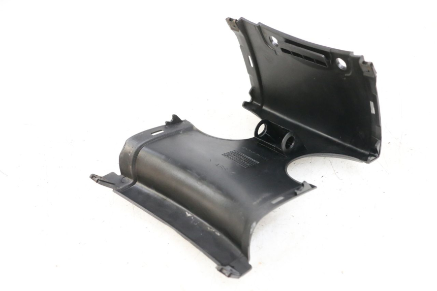 photo de JUNÇÃO DO CARENAGEM TRASEIRO YAMAHA YP MAJESTY 125 (2002 - 2006) - Outro ângulo de visão