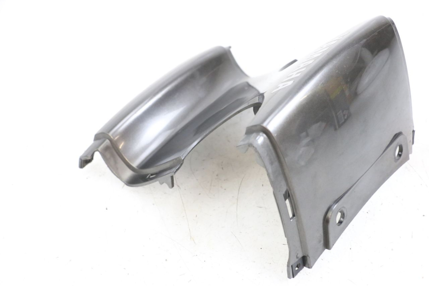 photo de JUNÇÃO DO CARENAGEM TRASEIRO YAMAHA YP MAJESTY 125 (2002 - 2006) - Ampliação técnica