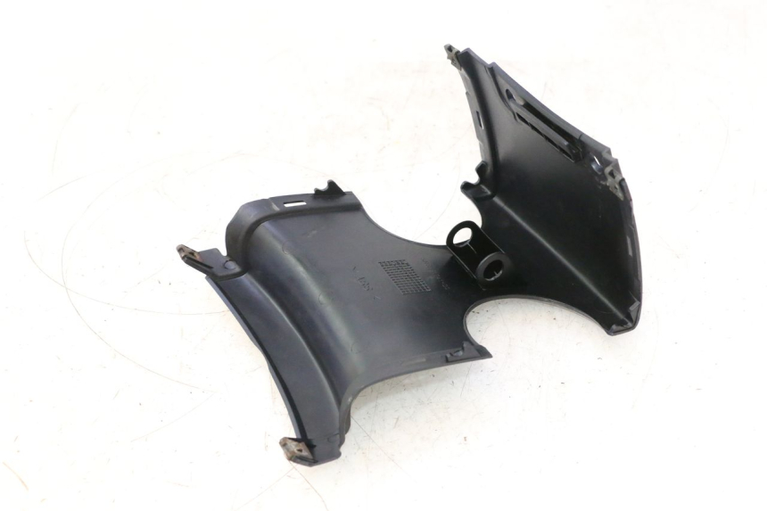 photo de JUNÇÃO DO CARENAGEM TRASEIRO YAMAHA YP MAJESTY 125 (2002 - 2006) - Detalhe da peça