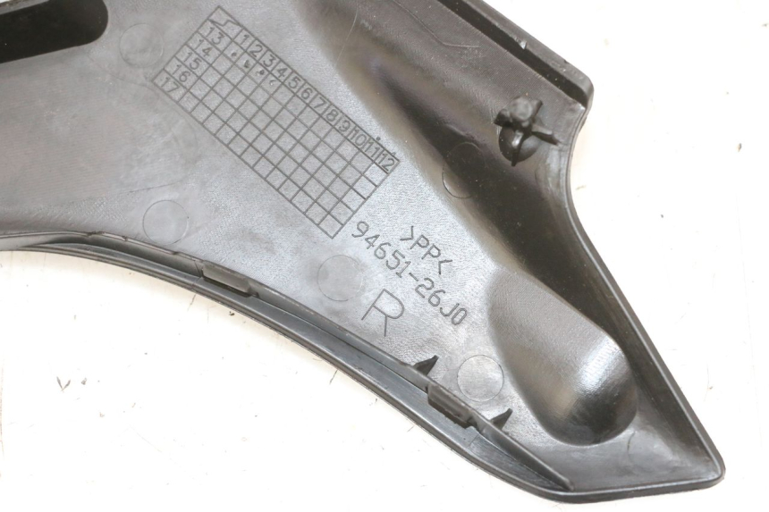 photo de JUNÇÃO DO CARENAGEM DIANTEIRO SUZUKI BURGMAN 650 (2013 - 2020) - Detalhe da peça