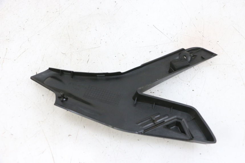 photo de JUNÇÃO DO CARENAGEM DIANTEIRO SUZUKI BURGMAN 650 (2013 - 2020) - Zoom do estado de desgaste