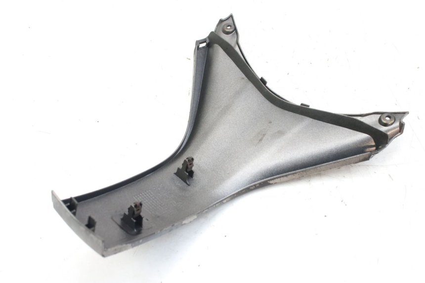 photo de JUNÇÃO DO CARENAGEM DIANTEIRO HONDA FES S-WING SWING ABS 125 (2007 - 2015) - Detalhe da peça