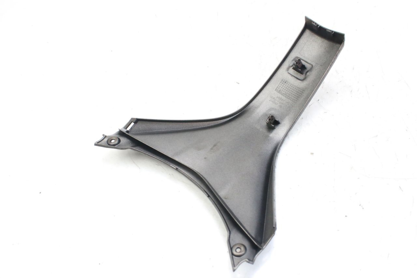 photo de JUNÇÃO DO CARENAGEM DIANTEIRO HONDA FES S-WING SWING ABS 125 (2007 - 2015) - Zoom do estado de desgaste