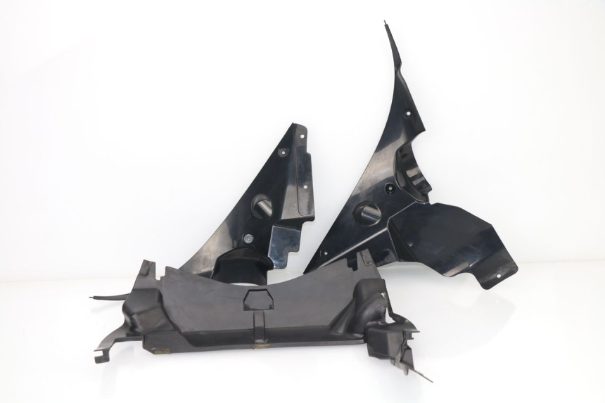photo de JUNÇÃO DO CARENAGEM DIANTEIRO YAMAHA FJR ABS 1300 (2006 - 2012) - Detalhes característicos