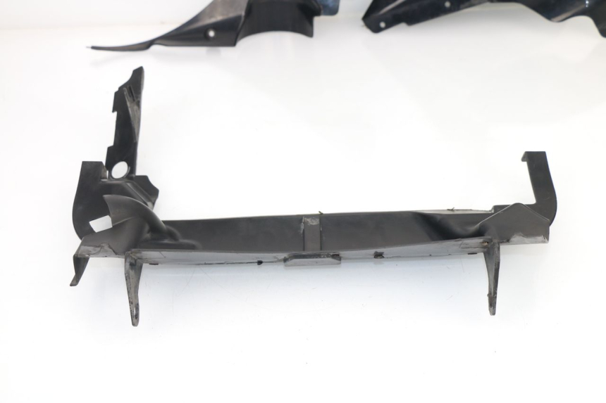 photo de JUNÇÃO DO CARENAGEM DIANTEIRO YAMAHA FJR ABS 1300 (2006 - 2012) - Marcações e referências