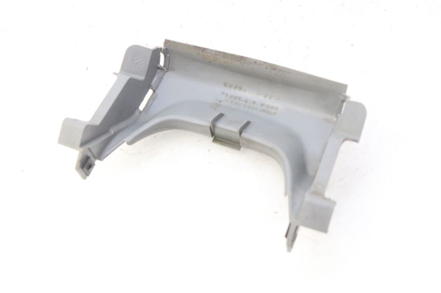 photo de JUNÇÃO CARENAGEM DIANTEIRA INFERIOR HONDA BALI EX 100 (1996 - 2000) - Outro ângulo de visão