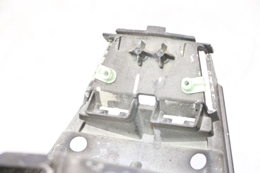 photo de JUNÇÃO CARENAGEM DIANTEIRA INFERIOR PEUGEOT CITYSTAR 125 (2011 - 2017) - Outro ângulo de visão