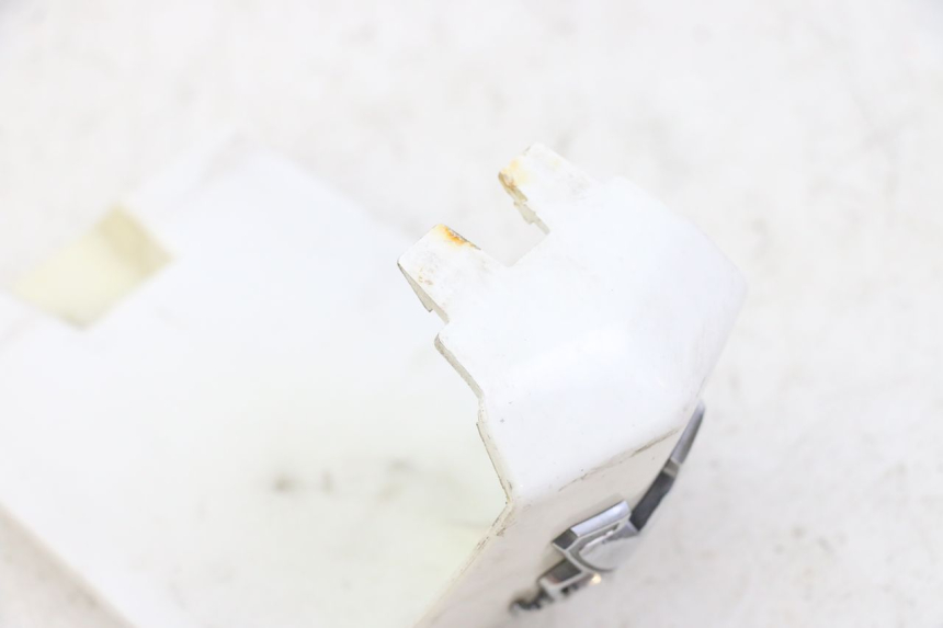 photo de JUNÇÃO DO CARENAGEM DIANTEIRO INFERIOR PEUGEOT CITYSTAR 50 (2013 - 2017) - Detalhe da peça