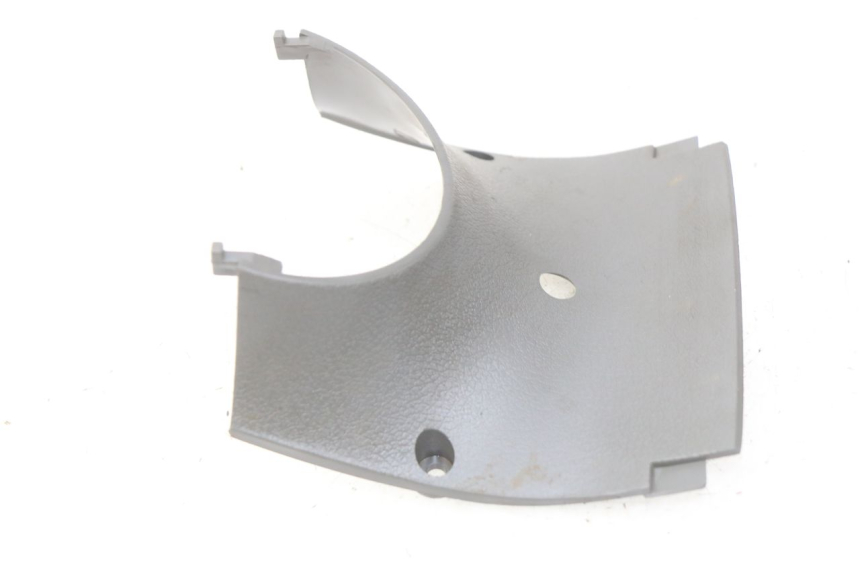 photo de JUNÇÃO CARENAGEM DIANTEIRA INFERIOR SUZUKI CP 80 (1985 - 1996) - Detalhe da peça