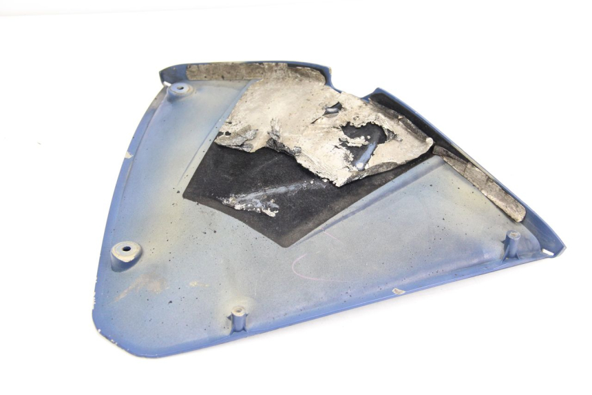 photo de JUNÇÃO DO CARENAGEM DIANTEIRO INFERIOR YAMAHA FJR ABS 1300 (2006 - 2012) - Detalhe da peça