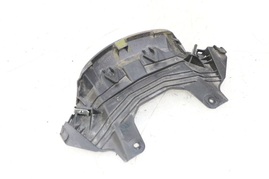 photo de JUNÇÃO CARENAGEM DIANTEIRA INFERIOR HONDA PCX (JF57/JF64) 125 (2014 - 2018) - Outro ângulo de visão